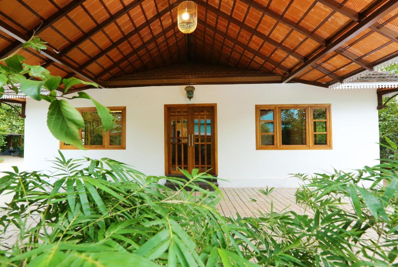 Once Upon The River, Aluva - Near Cochin International Airport Kochi Exterior photo